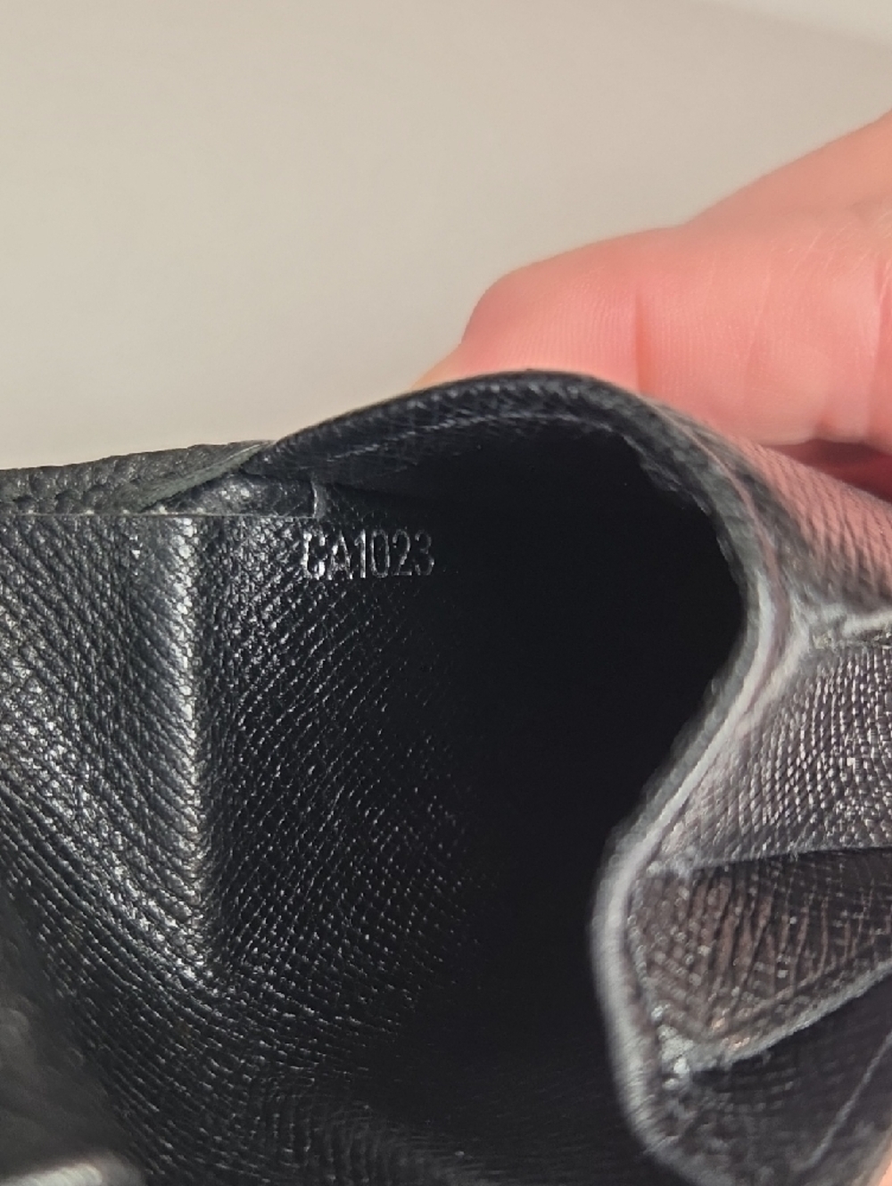 Louis Vuitton Black Taiga Textured Leather Slim Wallet - Picture 10 of 11